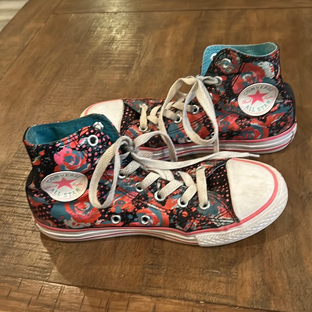 Girls size 2 converse